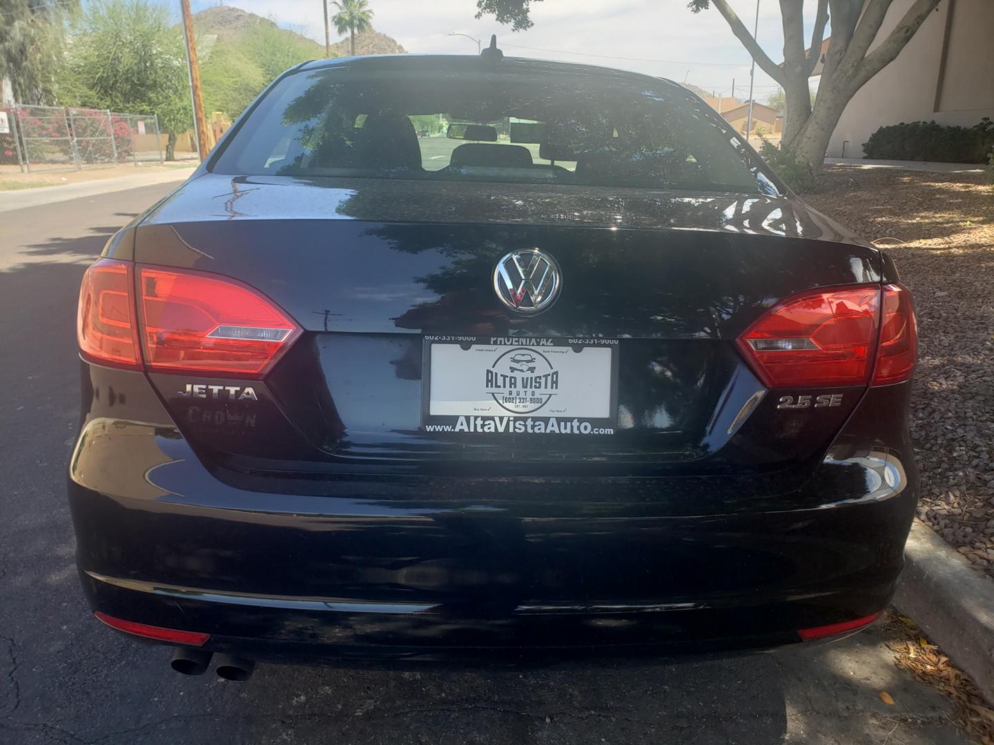 2012 /black Volkswagen Jetta SE (3VWDX7AJ6CM) with an 2.5 l5 engine, 6-Speed Automatic transmission, located at 323 E Dunlap Ave., Phoenix, AZ, 85020, (602) 331-9000, 33.567677, -112.069000 - 2012 Volkswagen Jetta,...... A True Must See!!....... No accidents, Cold AC, The car is gorgeous inside and out, Touch screen stereo/CD player, Bluetooth, satellite compatible, phone sync, power windows, power door locks, Clean Black interior Black with beautiful Black leather seats in near perfect - Photo#7